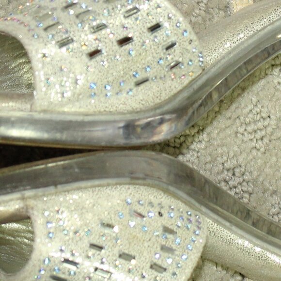 Kenneth Cole Reaction Women's 5 Silver Beaded 2.5" Clear Acrylic Block Heels - Picture 8 of 9